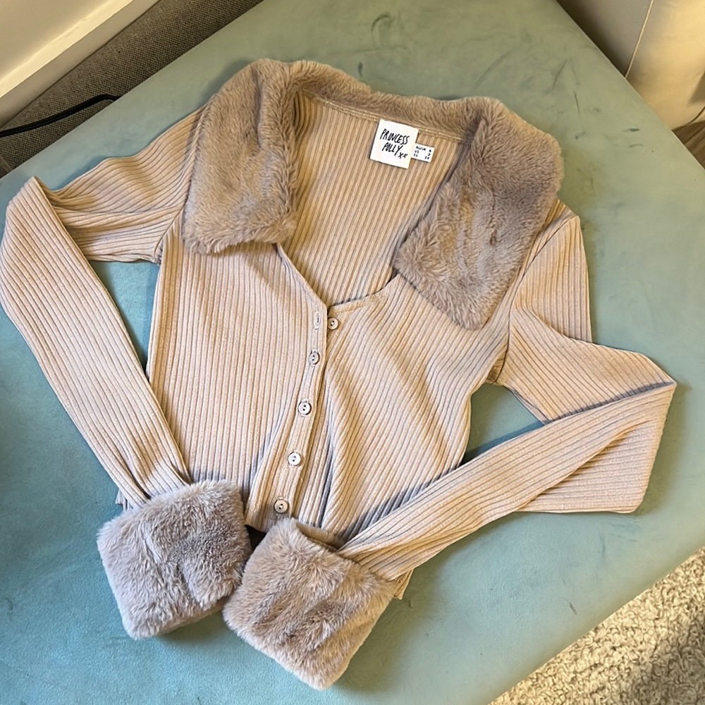 Fur trim top